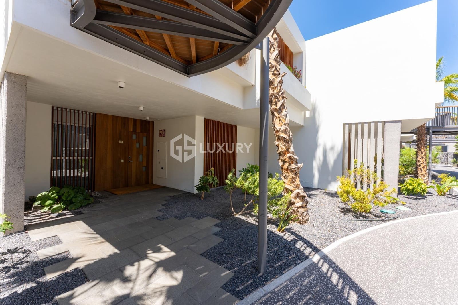 2 slaapkamer Flat te koop in Guia de Isora met zwembad garage - € 1.250.000 (Ref: 9206699)