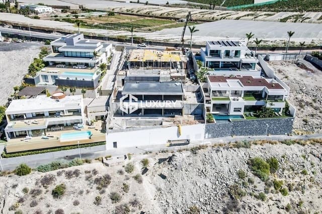 3 soveværelse Villa til salg i La Caldera, Adeje med swimmingpool garage - € 4.400.000 (Ref: 9208504)