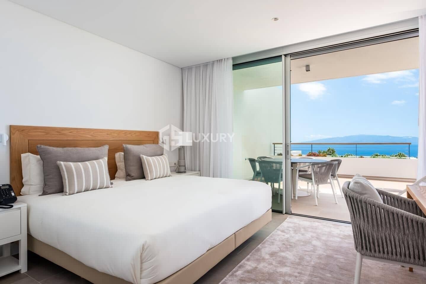 2 chambre Appartement à vendre à Guia de Isora avec piscine garage - 965 000 € (Ref: 9208506)