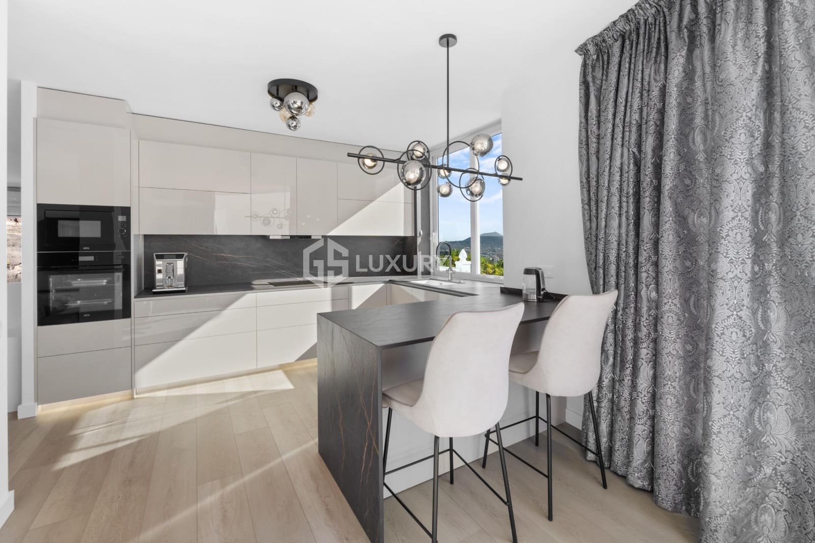 5 soveværelse Finca/Landehus til salg i San Miguel de Abona med swimmingpool garage - € 1.950.000 (Ref: 9208508)