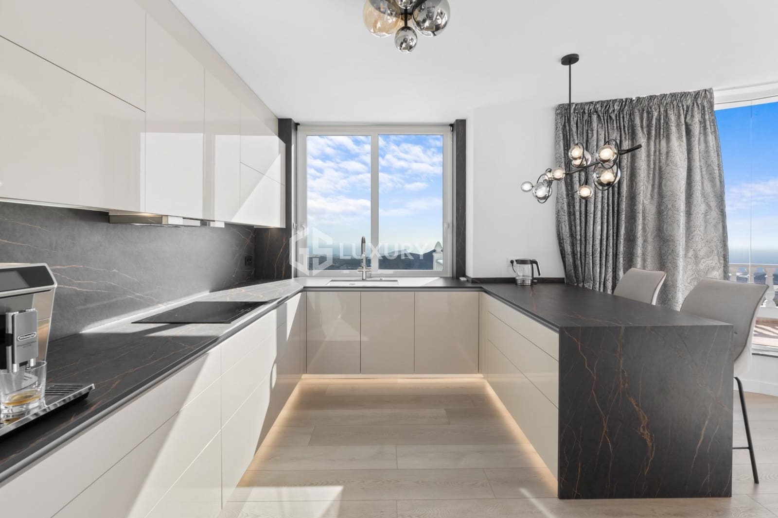 5 soveværelse Finca/Landehus til salg i San Miguel de Abona med swimmingpool garage - € 1.950.000 (Ref: 9208508)