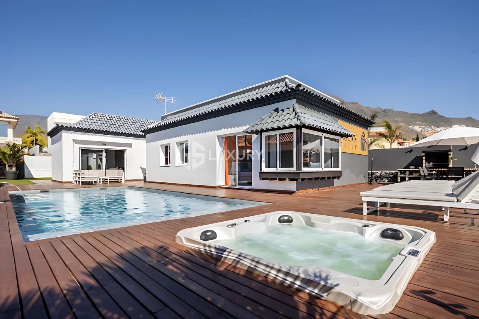 4 quarto Moradia para venda em El Madronal com piscina garagem - 1 475 000 € (Ref: 9215312)