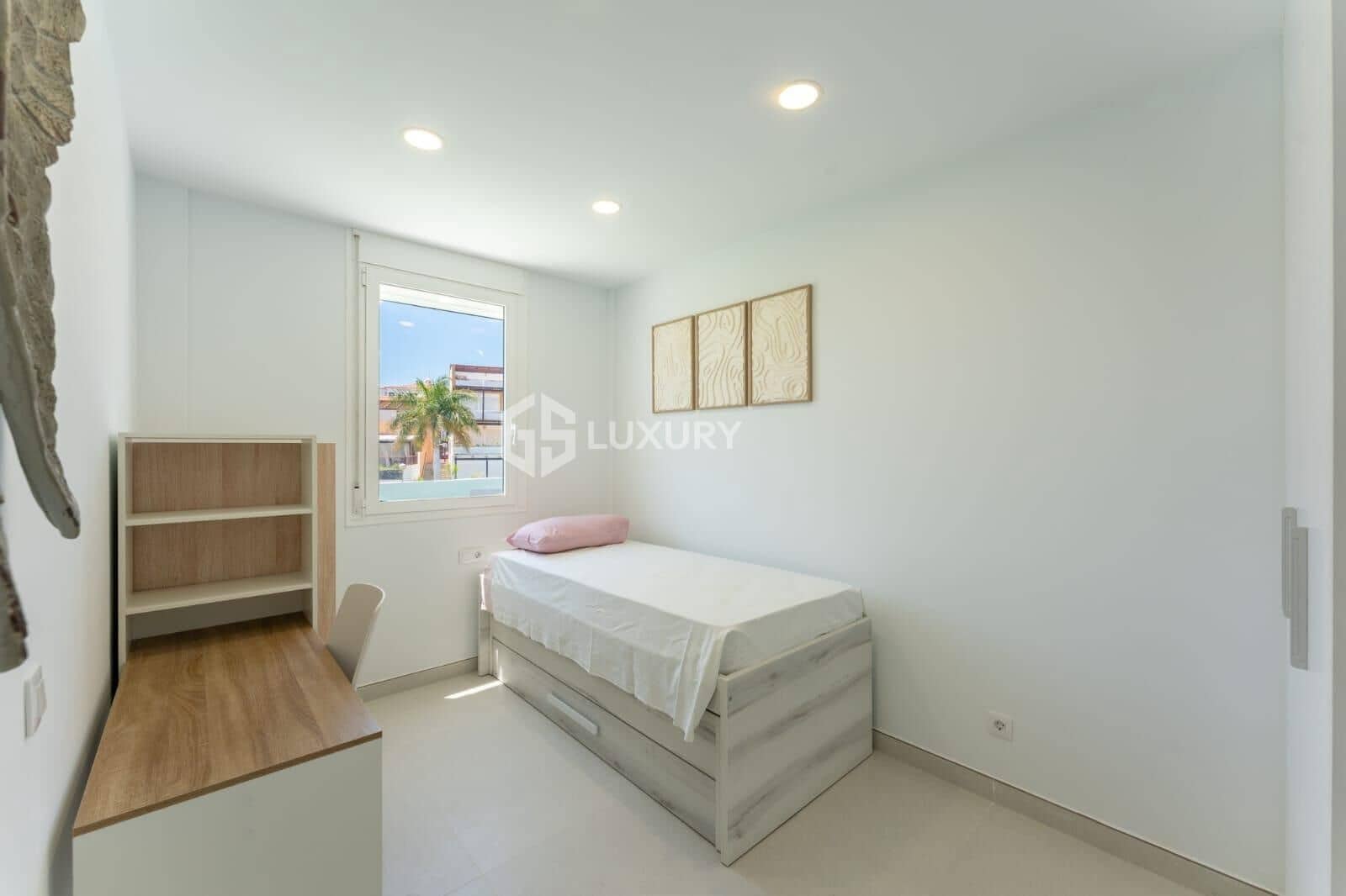 3 slaapkamer Villa te koop in San Miguel de Abona met zwembad garage - € 645.000 (Ref: 9215313)