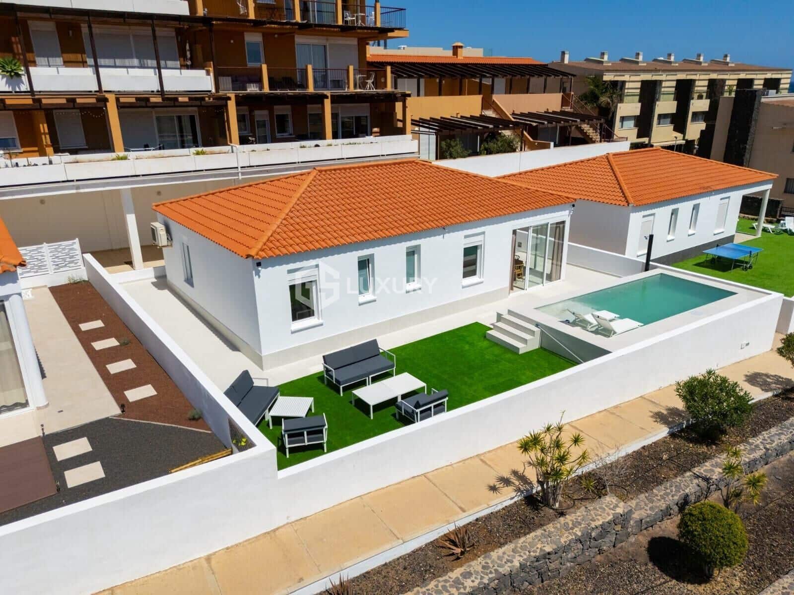 3 slaapkamer Villa te koop in San Miguel de Abona met zwembad garage - € 645.000 (Ref: 9215313)