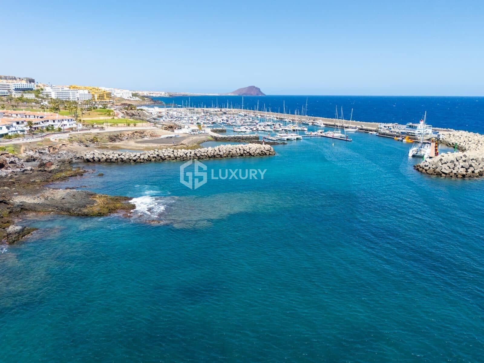 3 slaapkamer Villa te koop in San Miguel de Abona met zwembad garage - € 645.000 (Ref: 9215313)