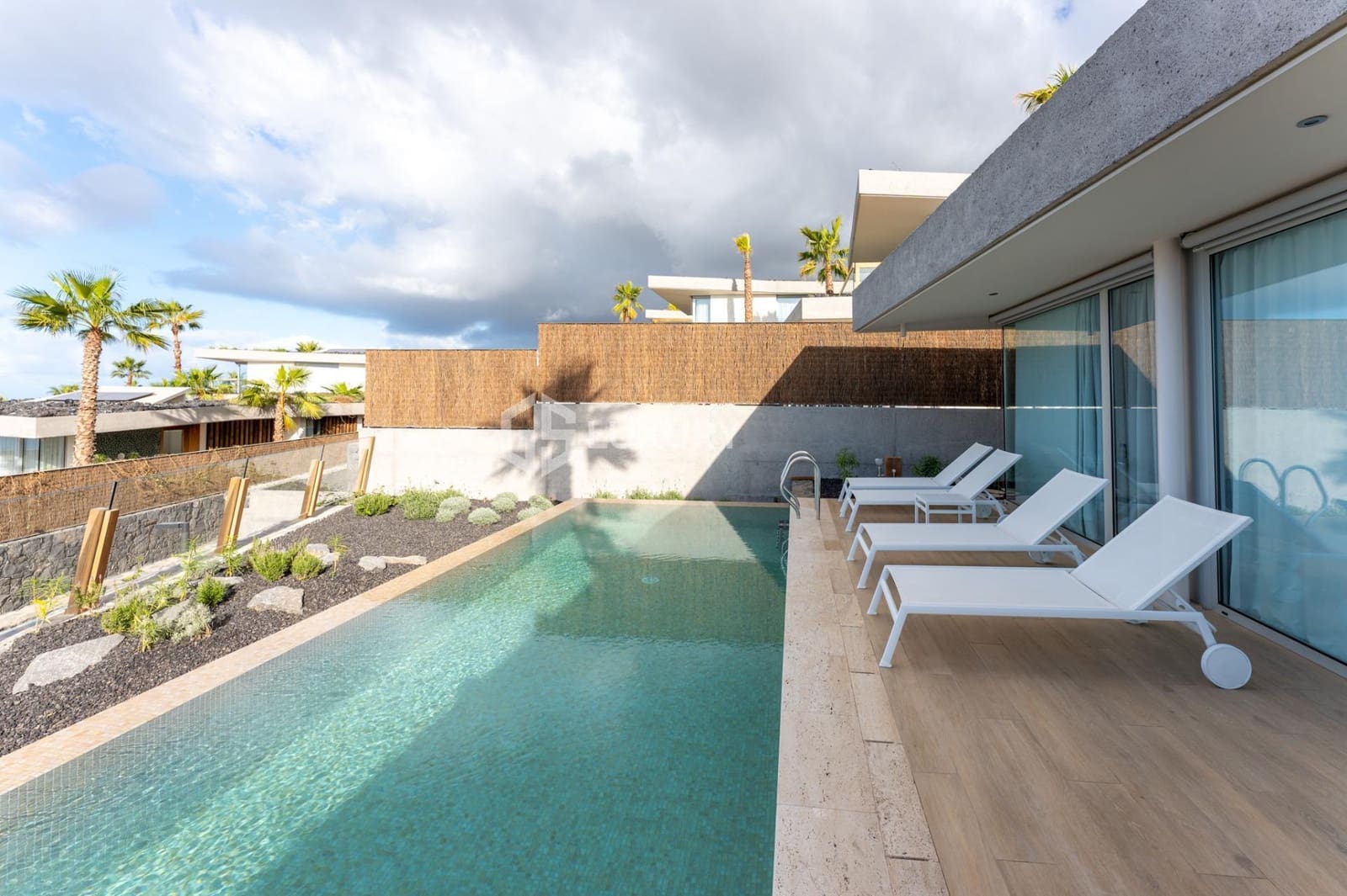 3 chambre Villa/Maison à vendre à Guia de Isora avec piscine garage - 2 300 000 € (Ref: 9215314)