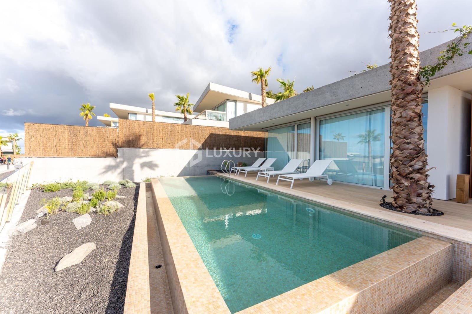 3 chambre Villa/Maison à vendre à Guia de Isora avec piscine garage - 2 300 000 € (Ref: 9215314)