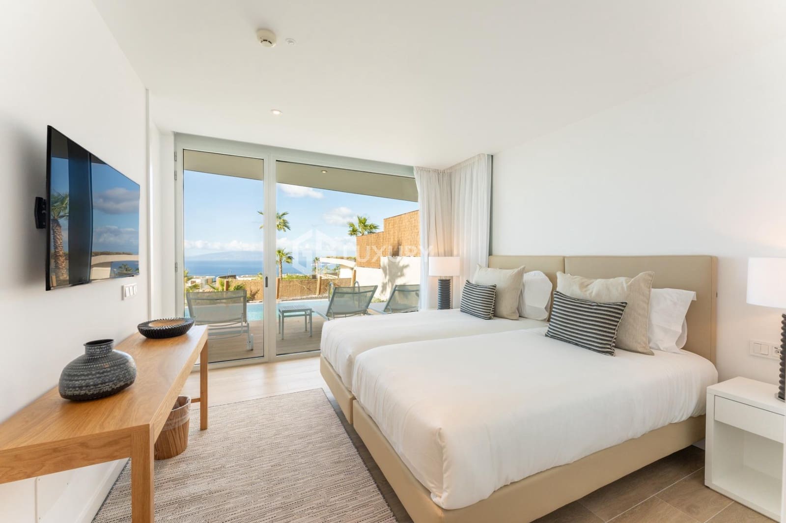 3 chambre Villa/Maison à vendre à Guia de Isora avec piscine garage - 2 300 000 € (Ref: 9215314)