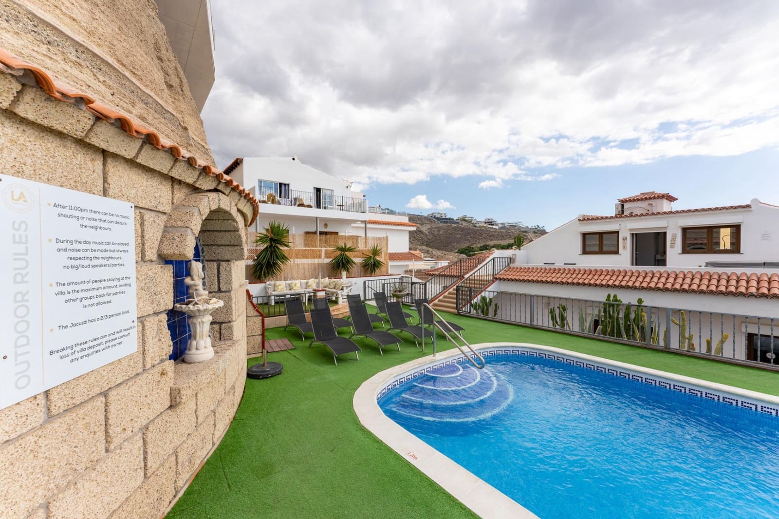 7 slaapkamer Villa te koop in Costa Adeje met garage - € 1.600.000 (Ref: 9220191)