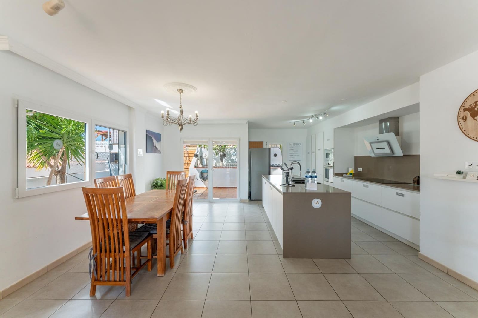 7 slaapkamer Villa te koop in Costa Adeje met garage - € 1.600.000 (Ref: 9220191)