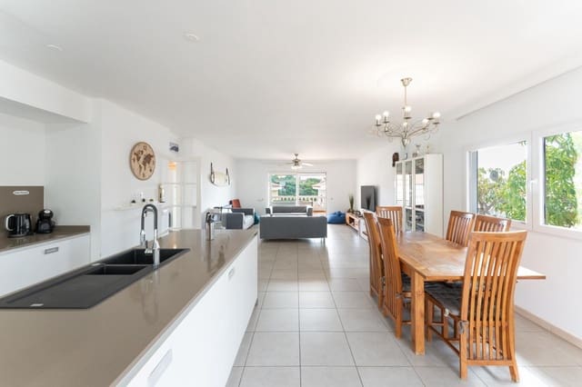 7 slaapkamer Villa te koop in Costa Adeje, Adeje met garage - € 1.600.000 (Ref: 9220191)