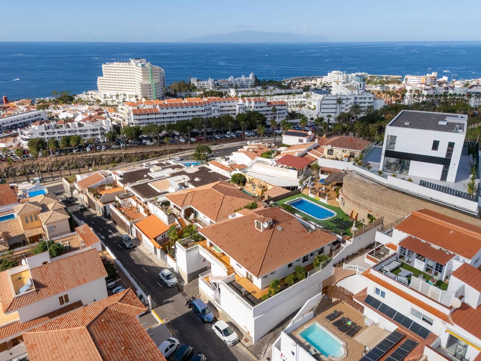 7 slaapkamer Villa te koop in Costa Adeje met garage - € 1.600.000 (Ref: 9220191)