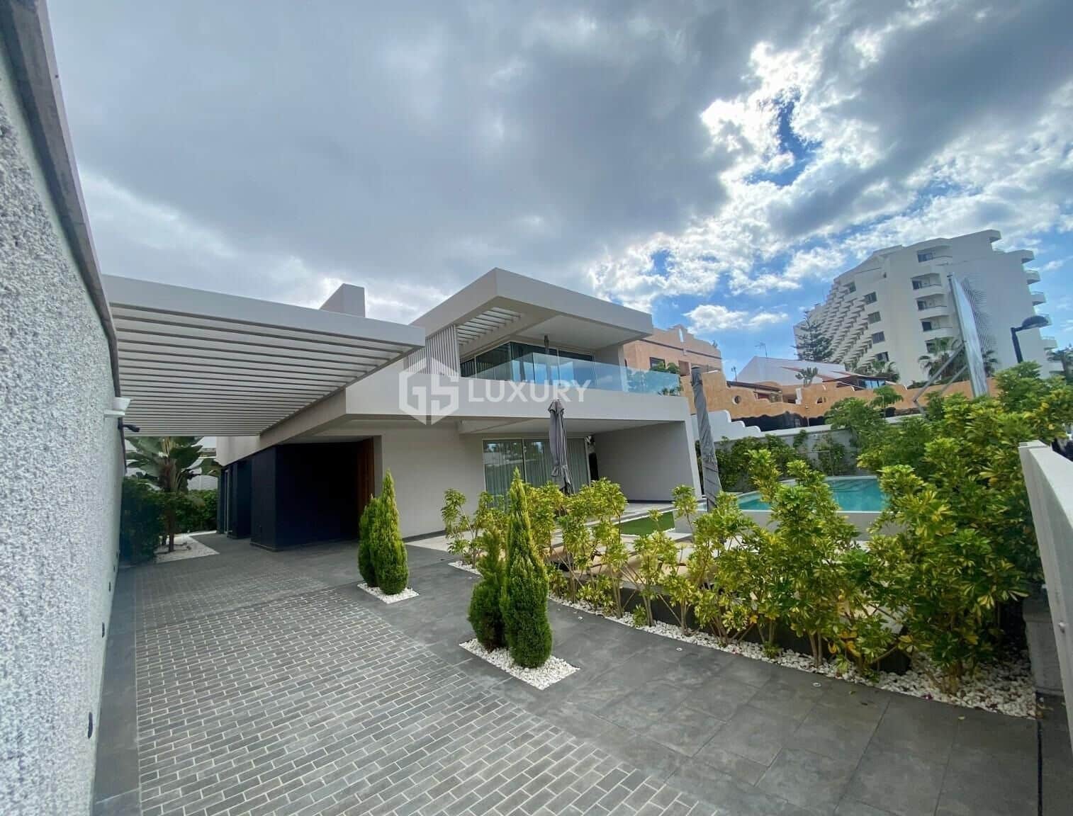 4 makuuhuone Huvila myytävänä paikassa Playa de las Americas mukana uima-altaan 
autotalli - 3 250 000 € (Ref: 9226939)