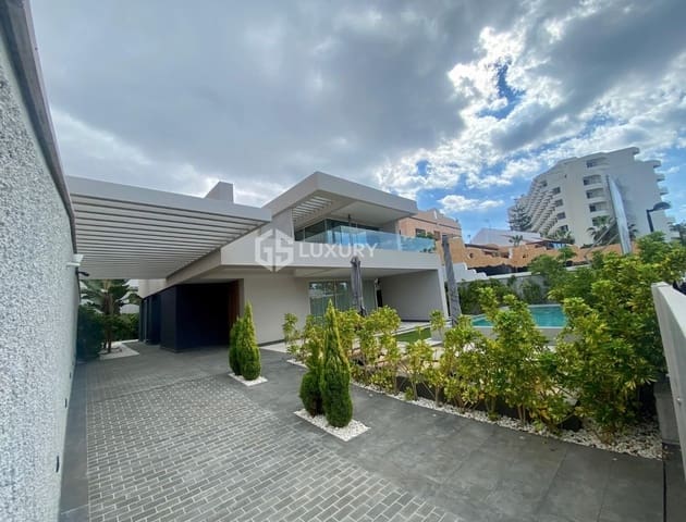 4 slaapkamer Villa te koop in Playa de las Americas, Arona met zwembad garage - € 3.250.000 (Ref: 9226939)
