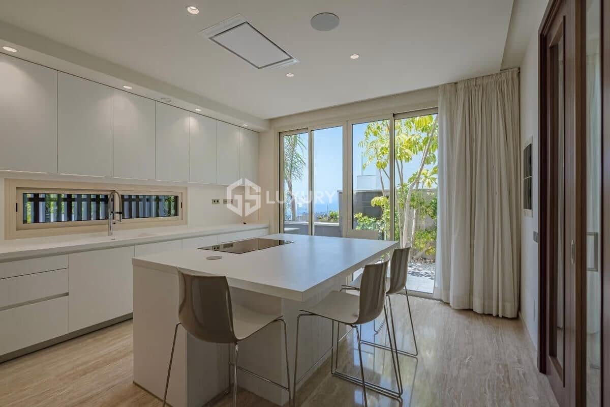 4 soveværelse Villa til salg i La Caleta Adeje med swimmingpool garage - € 3.700.000 (Ref: 9226940)