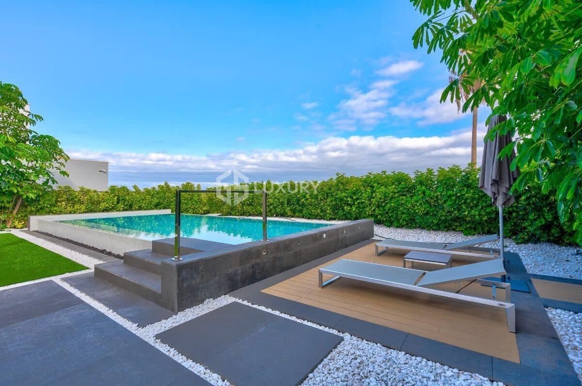 4 soveværelse Villa til salg i La Caleta Adeje med swimmingpool garage - € 3.700.000 (Ref: 9226940)