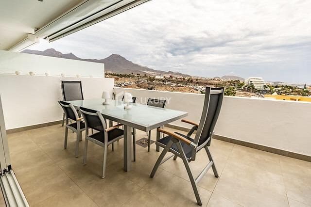 Ático de 3 habitaciones en La Caleta Adeje, Adeje en venta con piscina garaje - 1.650.000 € (Ref: 9230973)