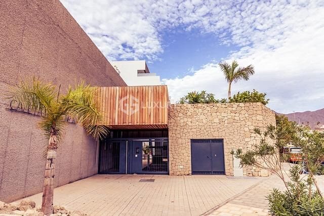 3 sovrum Takvåning till salu i La Caleta Adeje med pool garage - 1 650 000 € (Ref: 9230973)