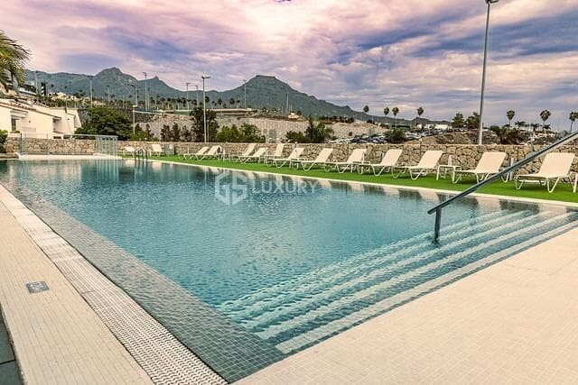 Ático de 3 habitaciones en La Caleta Adeje, Adeje en venta con piscina garaje - 1.650.000 € (Ref: 9230973)
