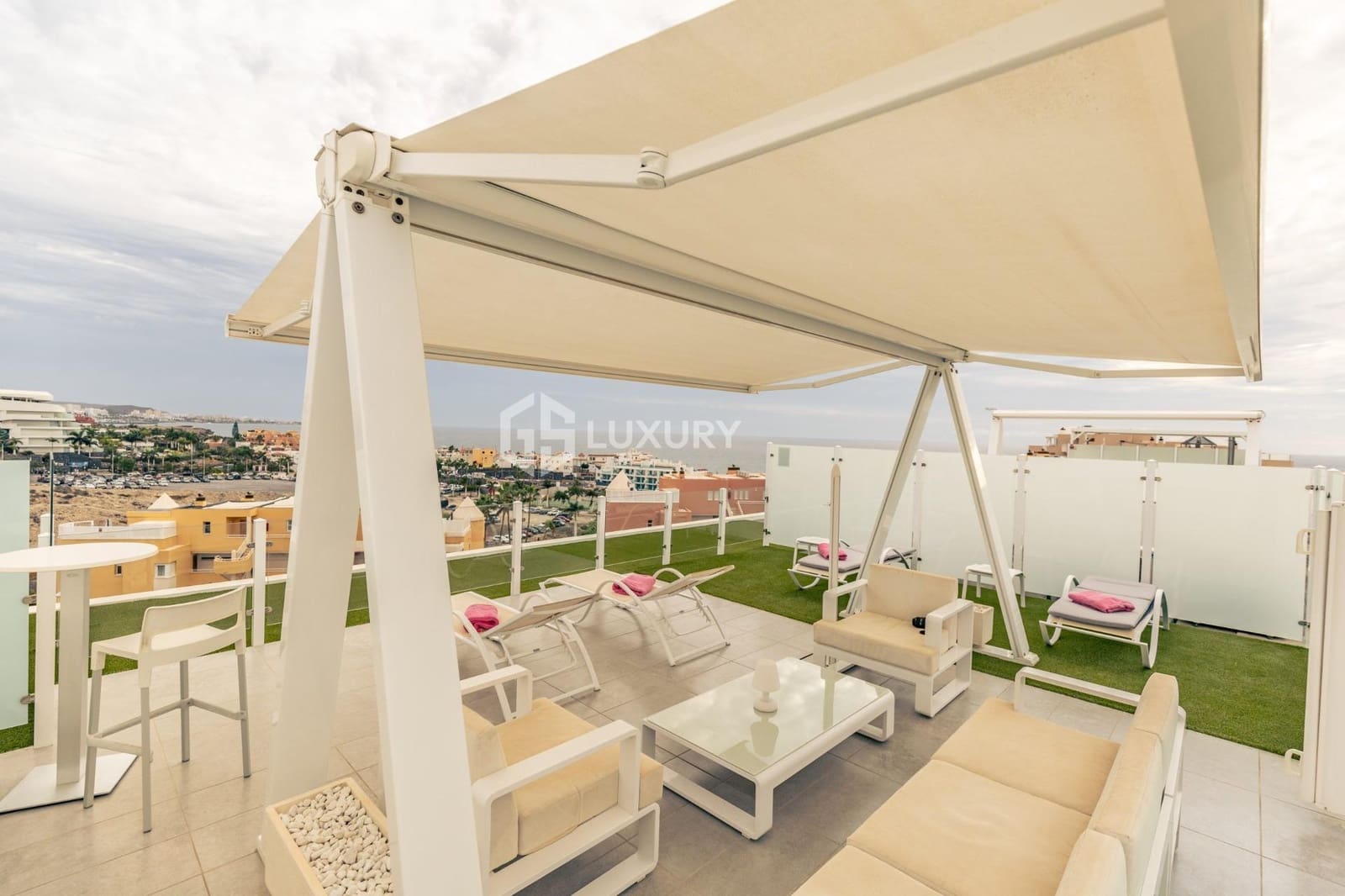 3 sovrum Takvåning till salu i La Caleta Adeje med pool garage - 1 650 000 € (Ref: 9230973)