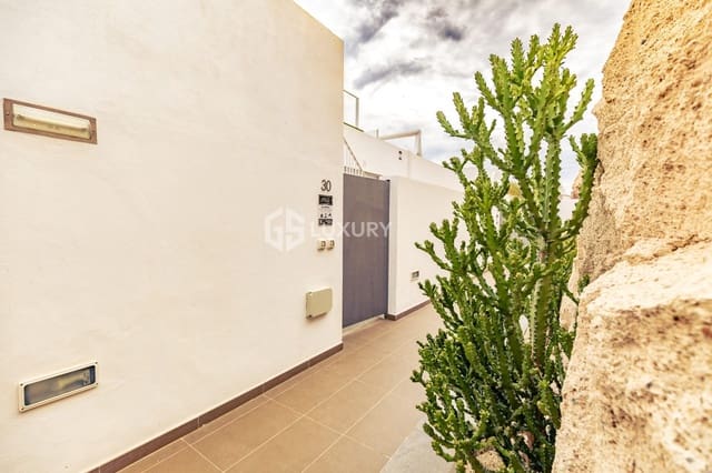 Ático de 3 habitaciones en La Caleta Adeje, Adeje en venta con piscina garaje - 1.650.000 € (Ref: 9230973)