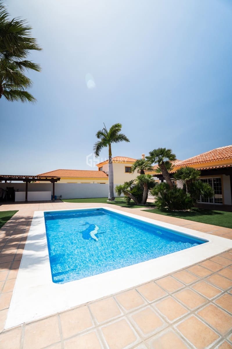 4 slaapkamer Villa te koop in San Miguel de Abona met zwembad garage - € 1.600.000 (Ref: 9240291)