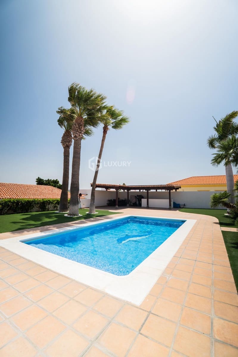 4 slaapkamer Villa te koop in San Miguel de Abona met zwembad garage - € 1.600.000 (Ref: 9240291)