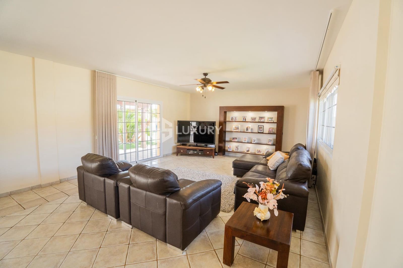 4 slaapkamer Villa te koop in San Miguel de Abona met zwembad garage - € 1.600.000 (Ref: 9240291)