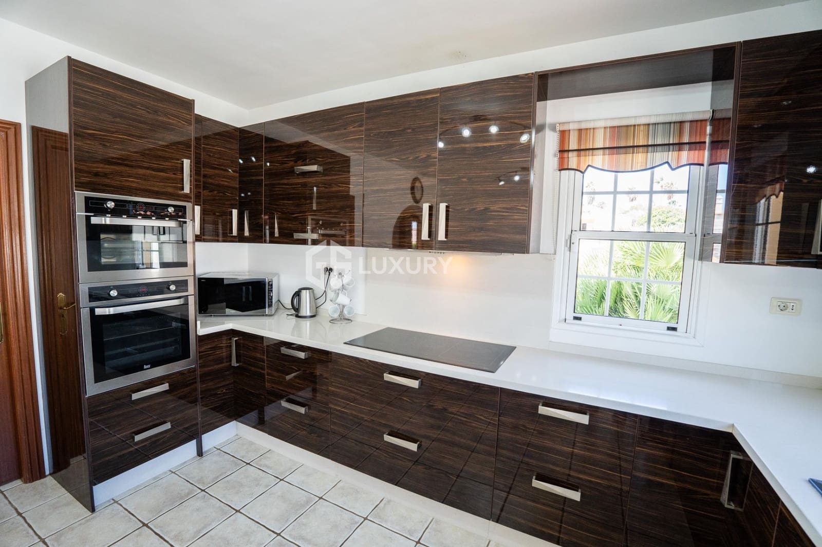 4 slaapkamer Villa te koop in San Miguel de Abona met zwembad garage - € 1.600.000 (Ref: 9240291)