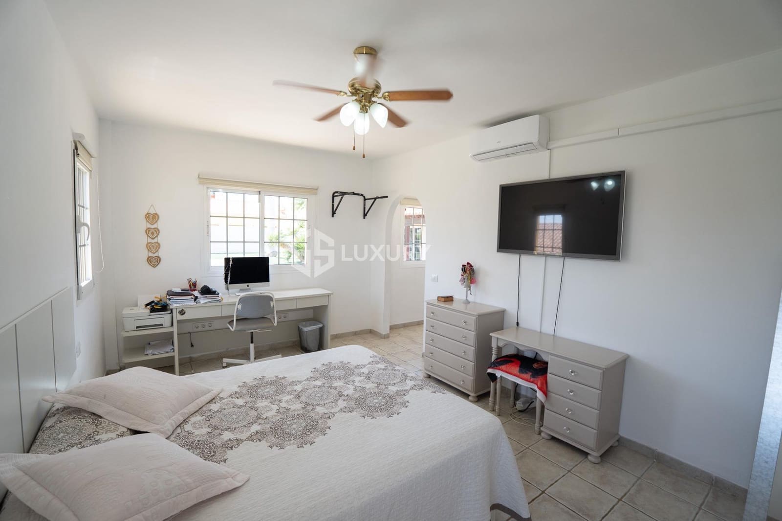 4 slaapkamer Villa te koop in San Miguel de Abona met zwembad garage - € 1.600.000 (Ref: 9240291)