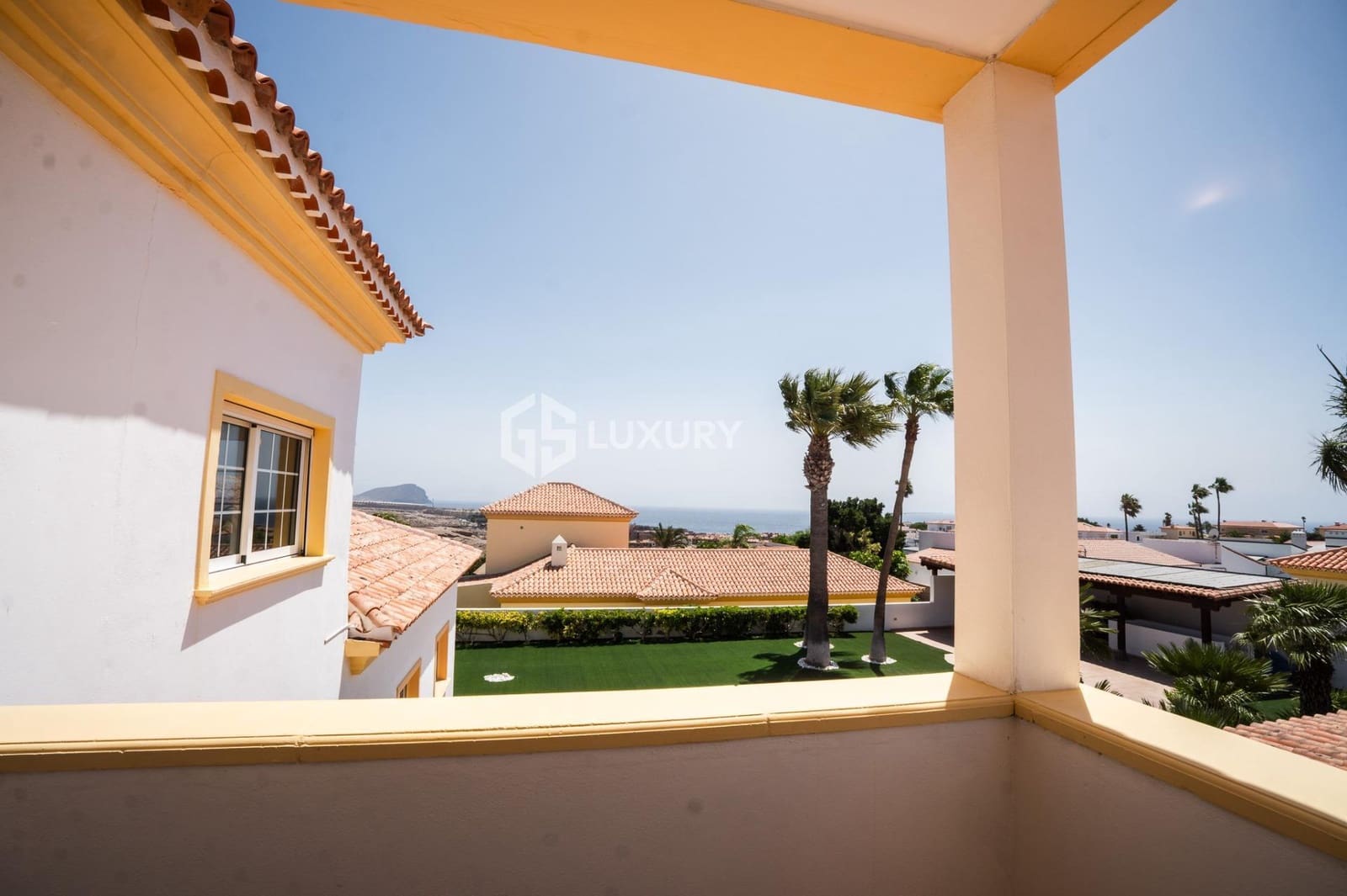 4 slaapkamer Villa te koop in San Miguel de Abona met zwembad garage - € 1.600.000 (Ref: 9240291)
