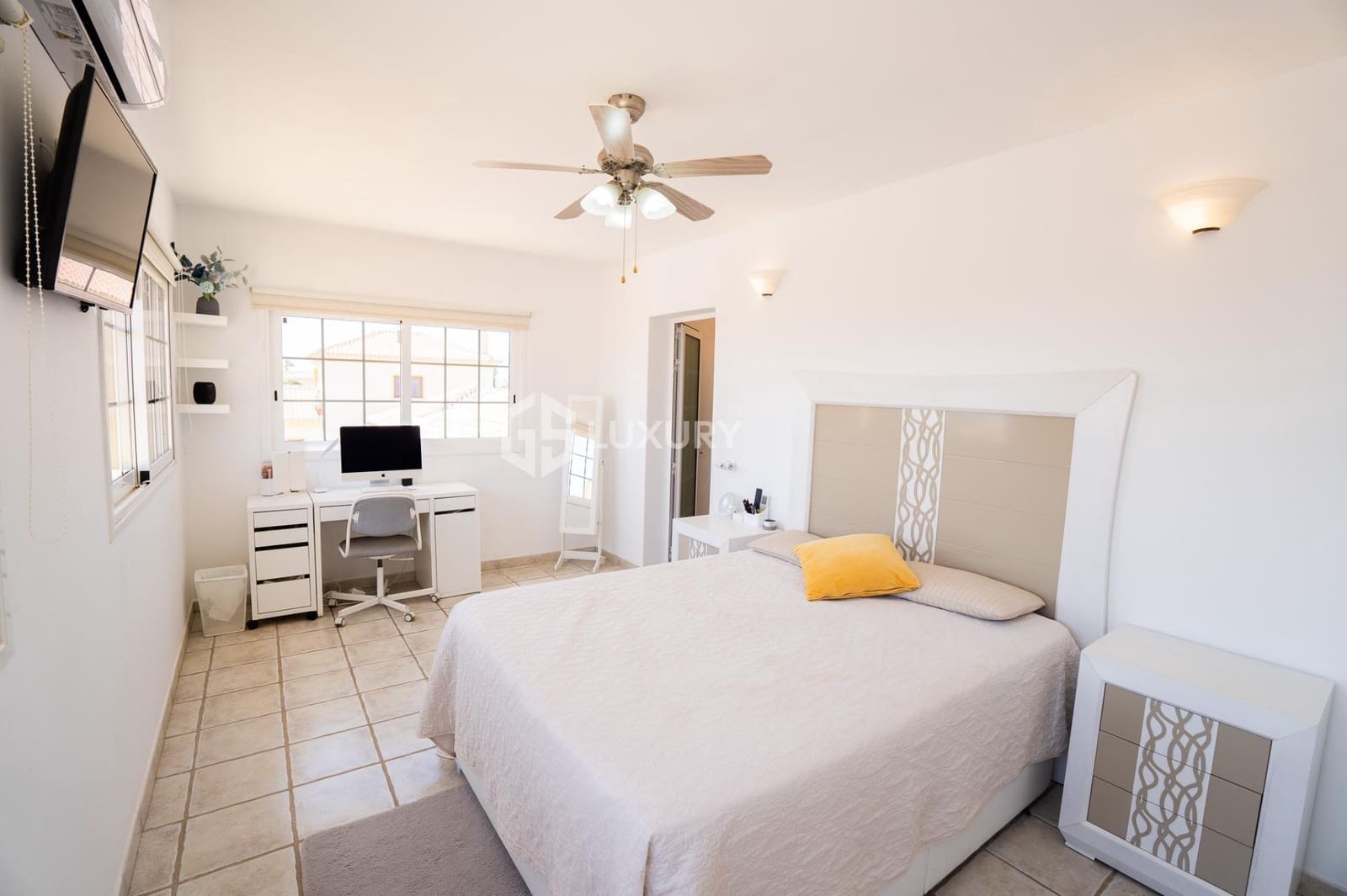 4 slaapkamer Villa te koop in San Miguel de Abona met zwembad garage - € 1.600.000 (Ref: 9240291)