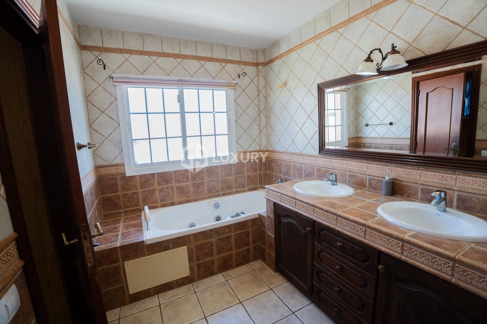 4 slaapkamer Villa te koop in San Miguel de Abona met zwembad garage - € 1.600.000 (Ref: 9240291)
