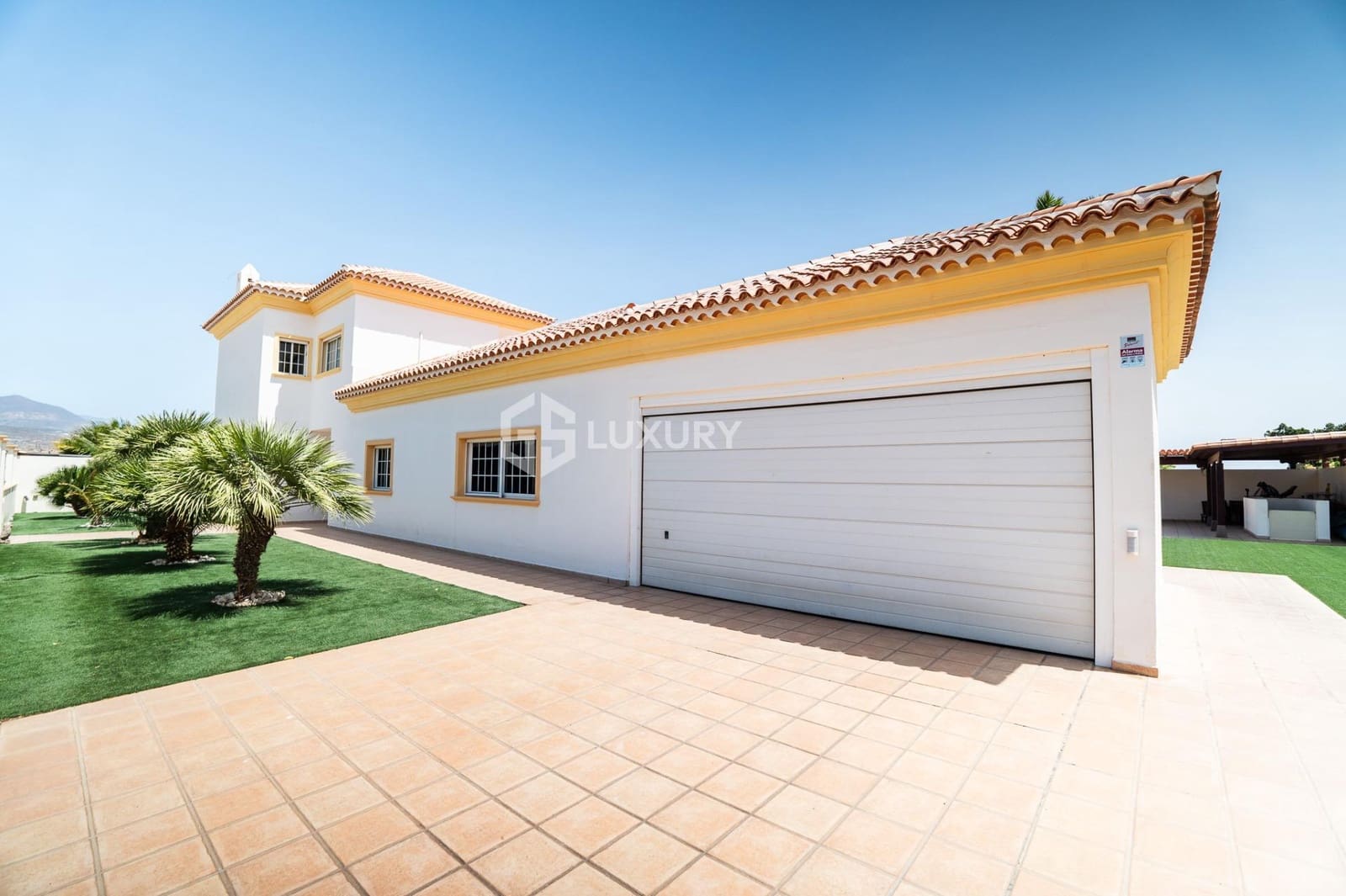 4 slaapkamer Villa te koop in San Miguel de Abona met zwembad garage - € 1.600.000 (Ref: 9240291)