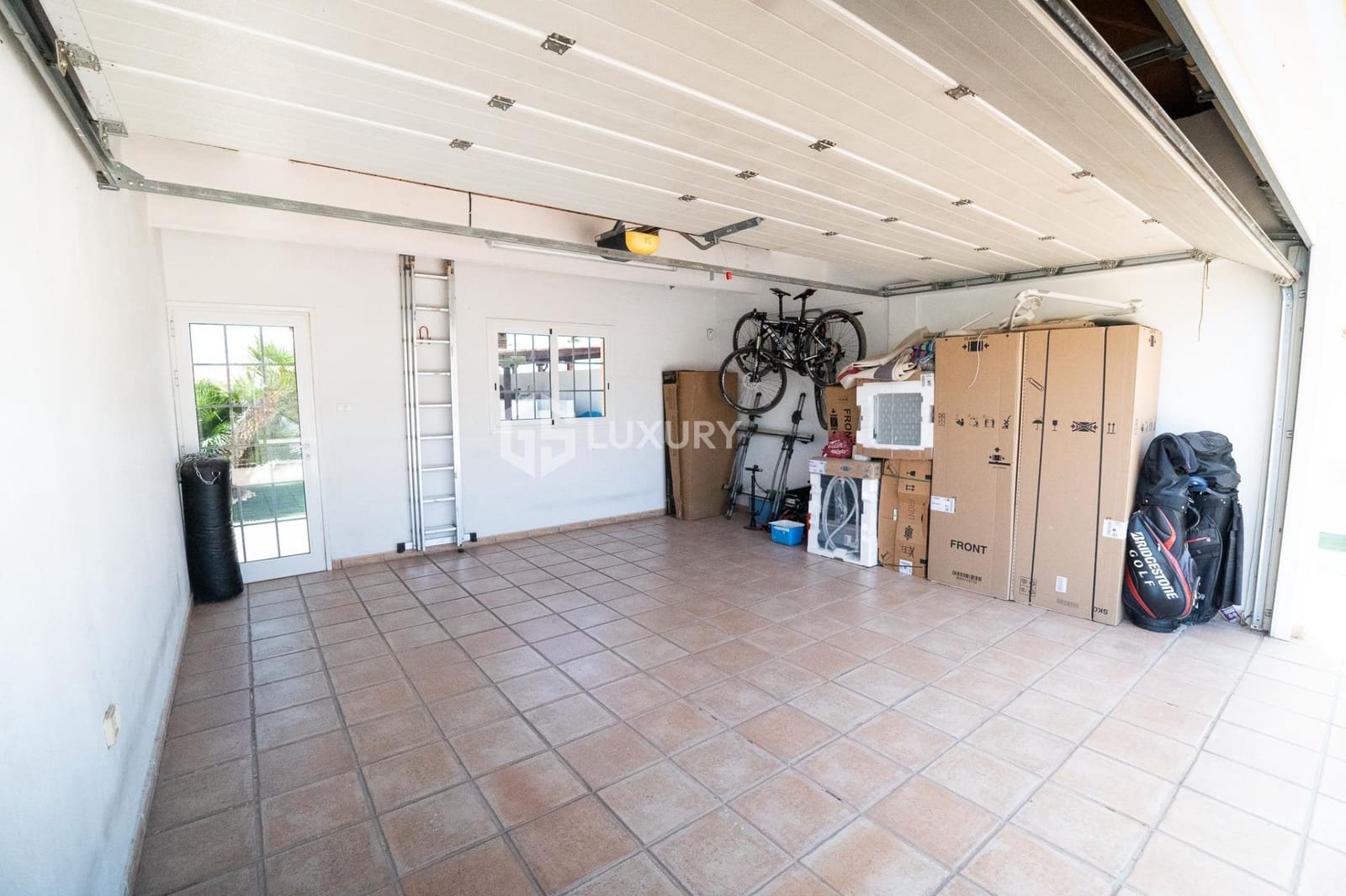 4 slaapkamer Villa te koop in San Miguel de Abona met zwembad garage - € 1.600.000 (Ref: 9240291)