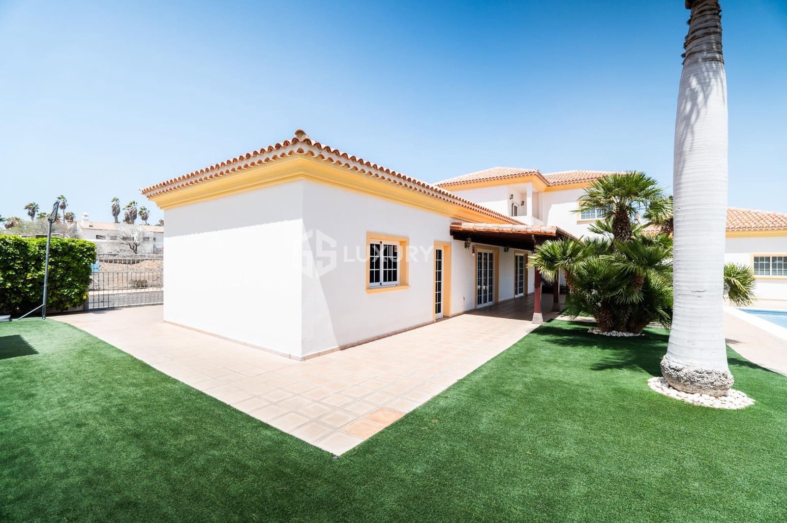 4 slaapkamer Villa te koop in San Miguel de Abona met zwembad garage - € 1.600.000 (Ref: 9240291)