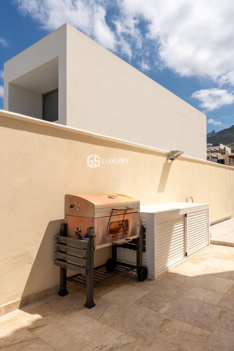 3 soveværelse Villa til salg i El Madronal med swimmingpool garage - € 1.769.000 (Ref: 9247145)