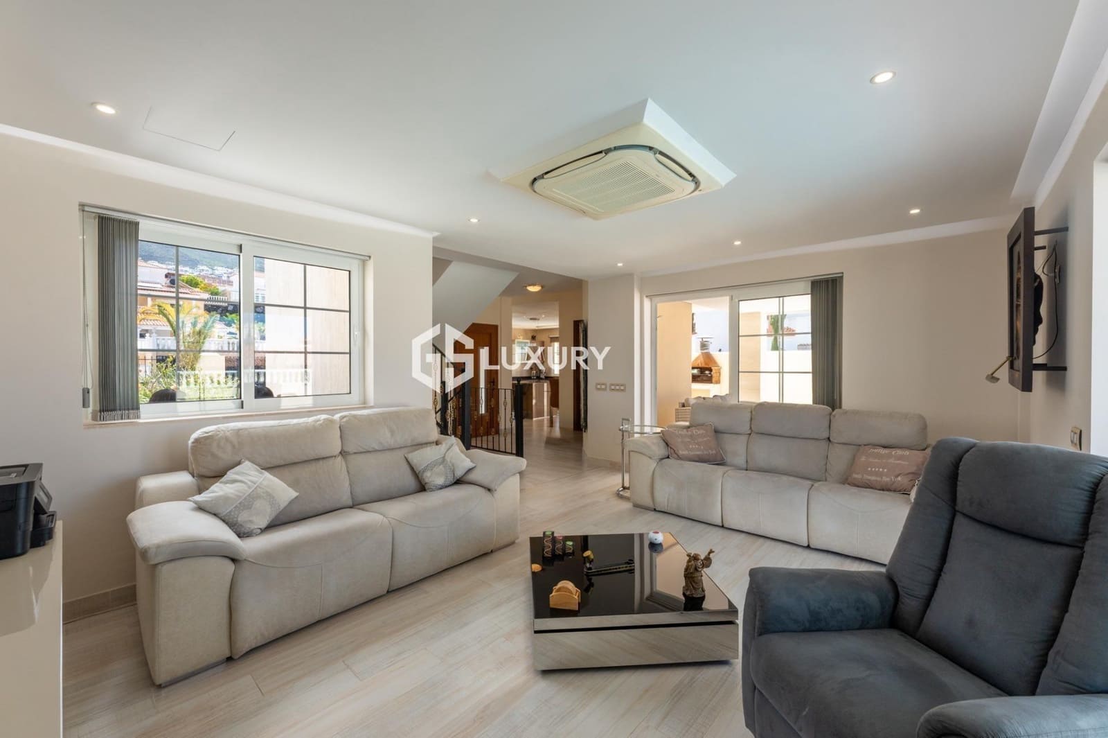 3 soveværelse Villa til salg i El Madronal med swimmingpool garage - € 1.769.000 (Ref: 9247145)