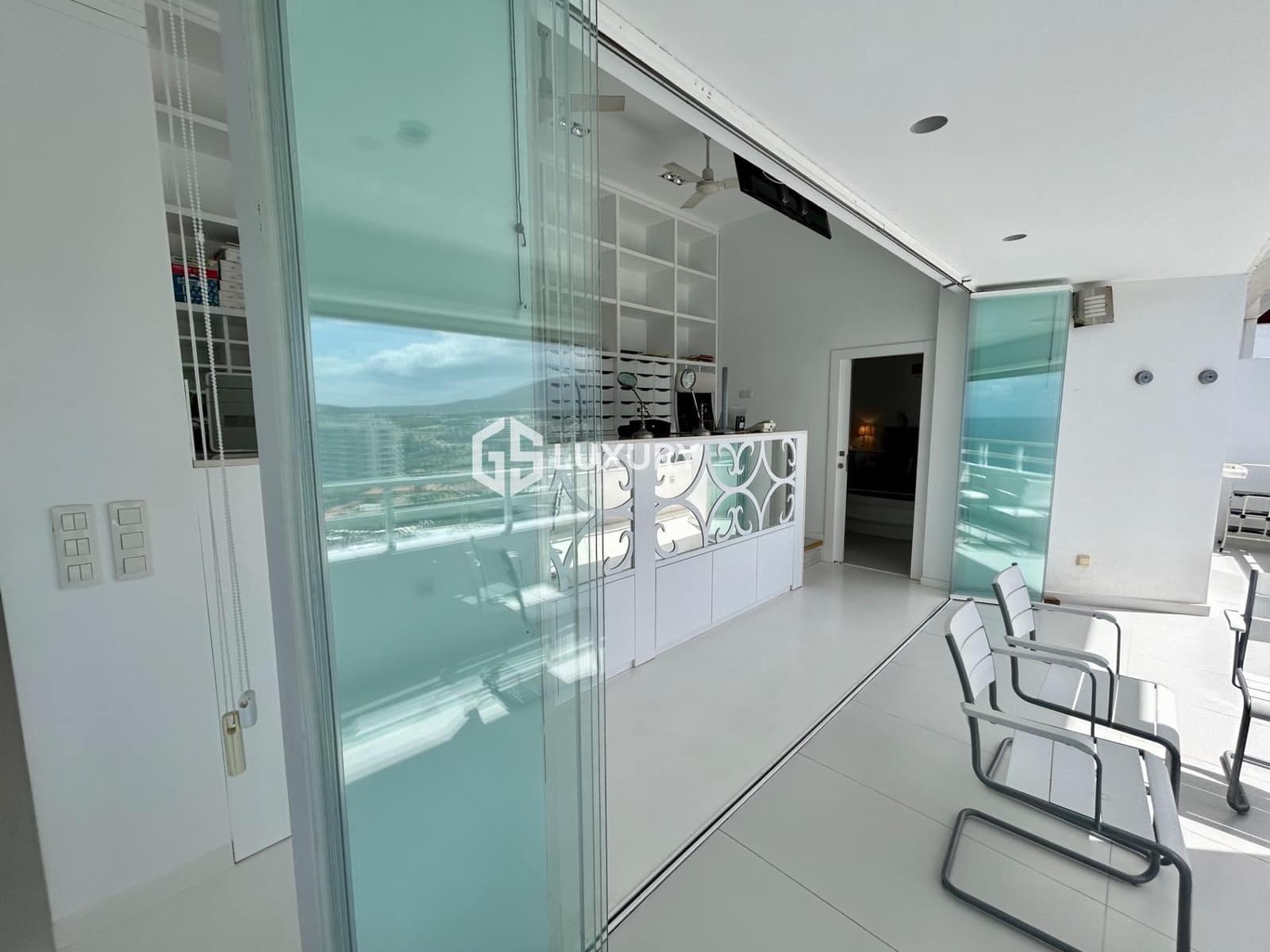 1 soveværelse Penthouse til salg i Costa Adeje med swimmingpool garage - € 1.595.000 (Ref: 9257585)