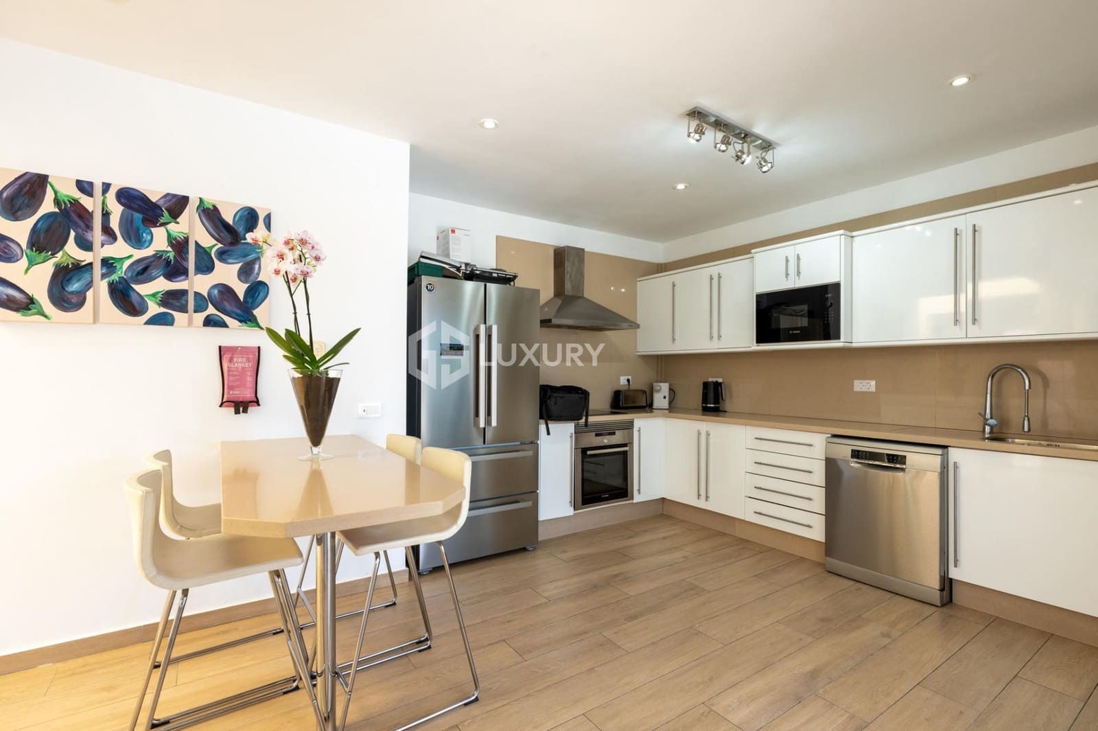 6 soverom Villa til salgs i Puerto Santiago med svømmebasseng garasje - € 1 280 000 (Ref: 9262813)