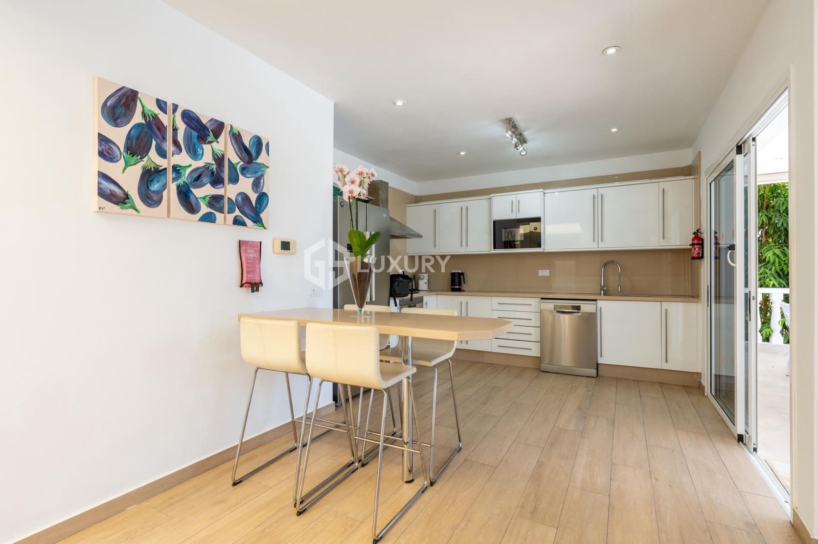 6 soverom Villa til salgs i Puerto Santiago med svømmebasseng garasje - € 1 280 000 (Ref: 9262813)