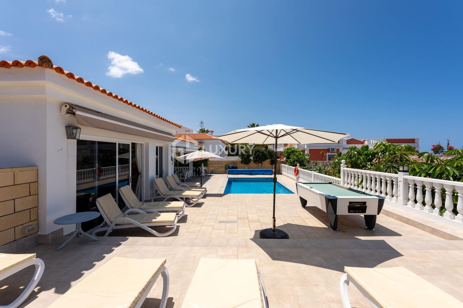 6 soverom Villa til salgs i Puerto Santiago med svømmebasseng garasje - € 1 280 000 (Ref: 9262813)