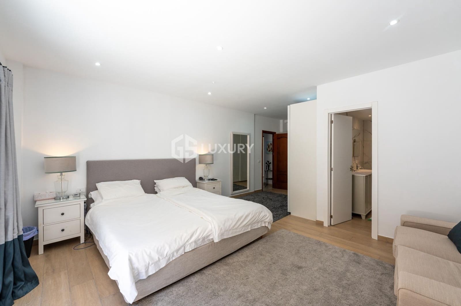 6 soverom Villa til salgs i Puerto Santiago med svømmebasseng garasje - € 1 280 000 (Ref: 9262813)