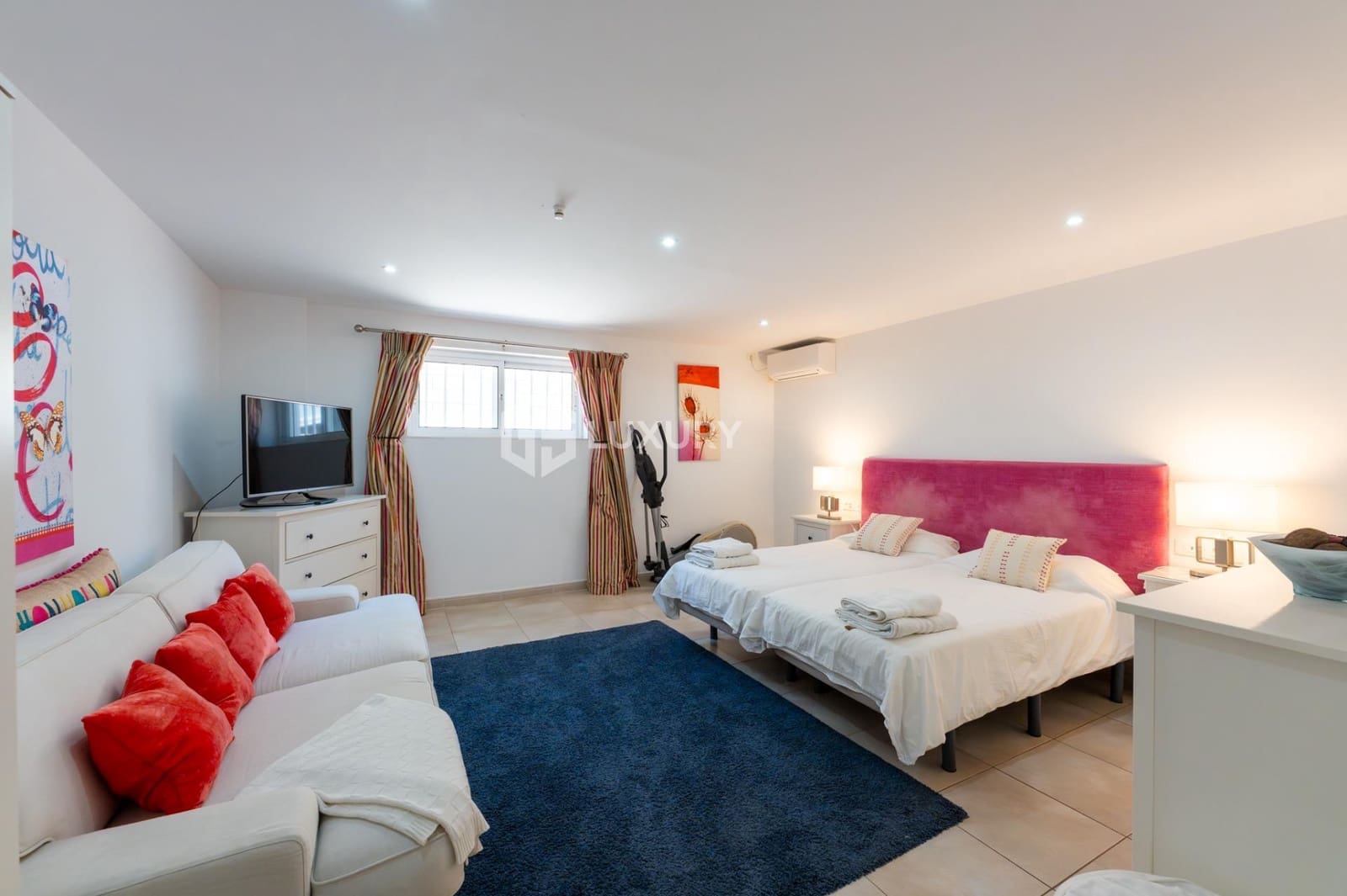 6 soverom Villa til salgs i Puerto Santiago med svømmebasseng garasje - € 1 280 000 (Ref: 9262813)