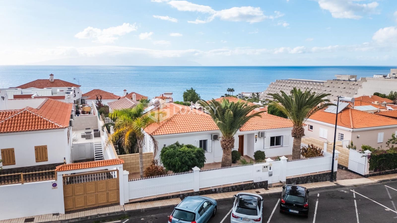 6 soverom Villa til salgs i Puerto Santiago med svømmebasseng garasje - € 1 280 000 (Ref: 9262813)