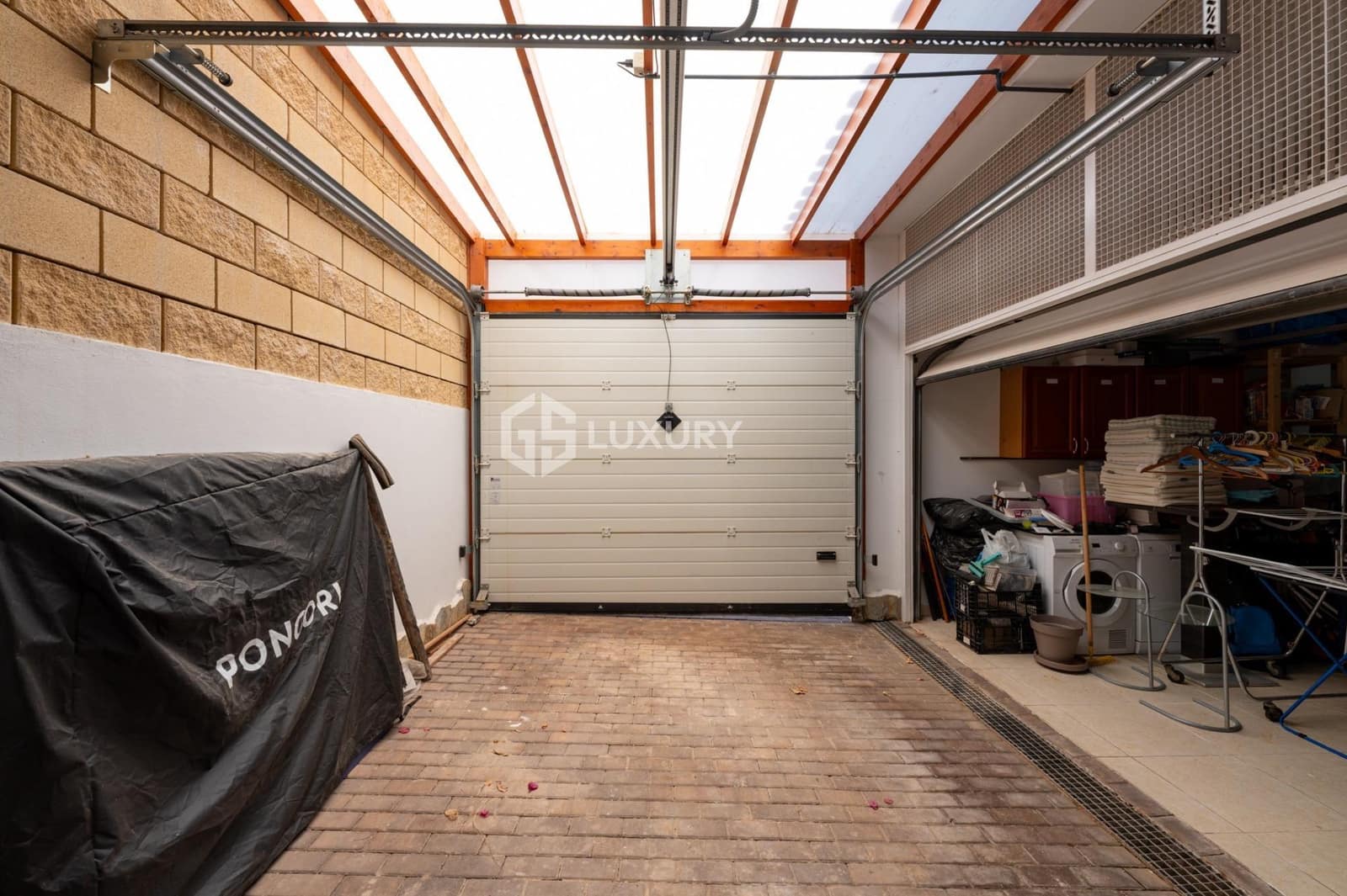 6 soverom Villa til salgs i Puerto Santiago med svømmebasseng garasje - € 1 280 000 (Ref: 9262813)