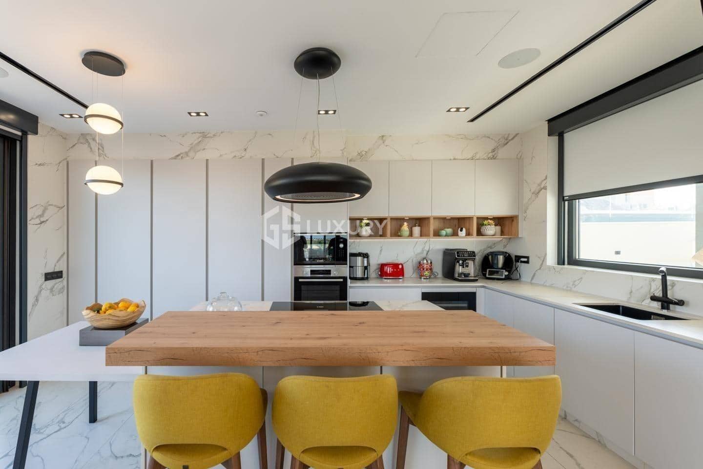 4 bedroom Villa for sale in Costa Adeje with pool garage - € 3,500,000 (Ref: 9264373)