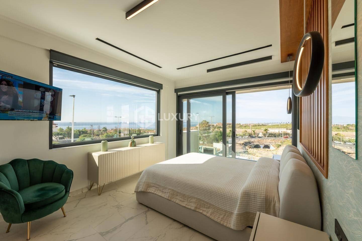 4 bedroom Villa for sale in Costa Adeje with pool garage - € 3,500,000 (Ref: 9264373)