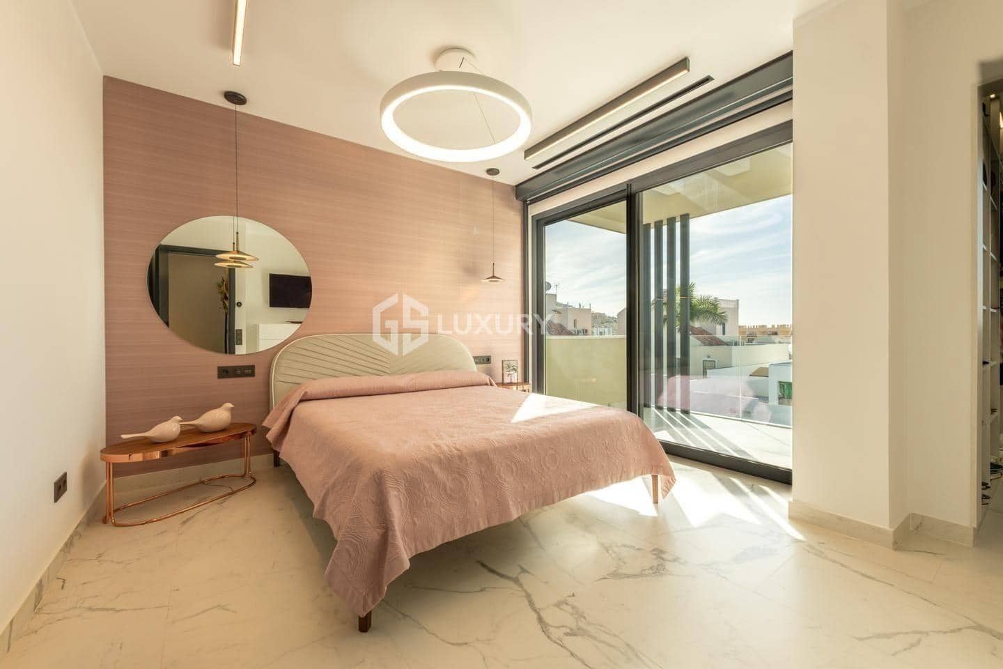 4 bedroom Villa for sale in Costa Adeje with pool garage - € 3,500,000 (Ref: 9264373)