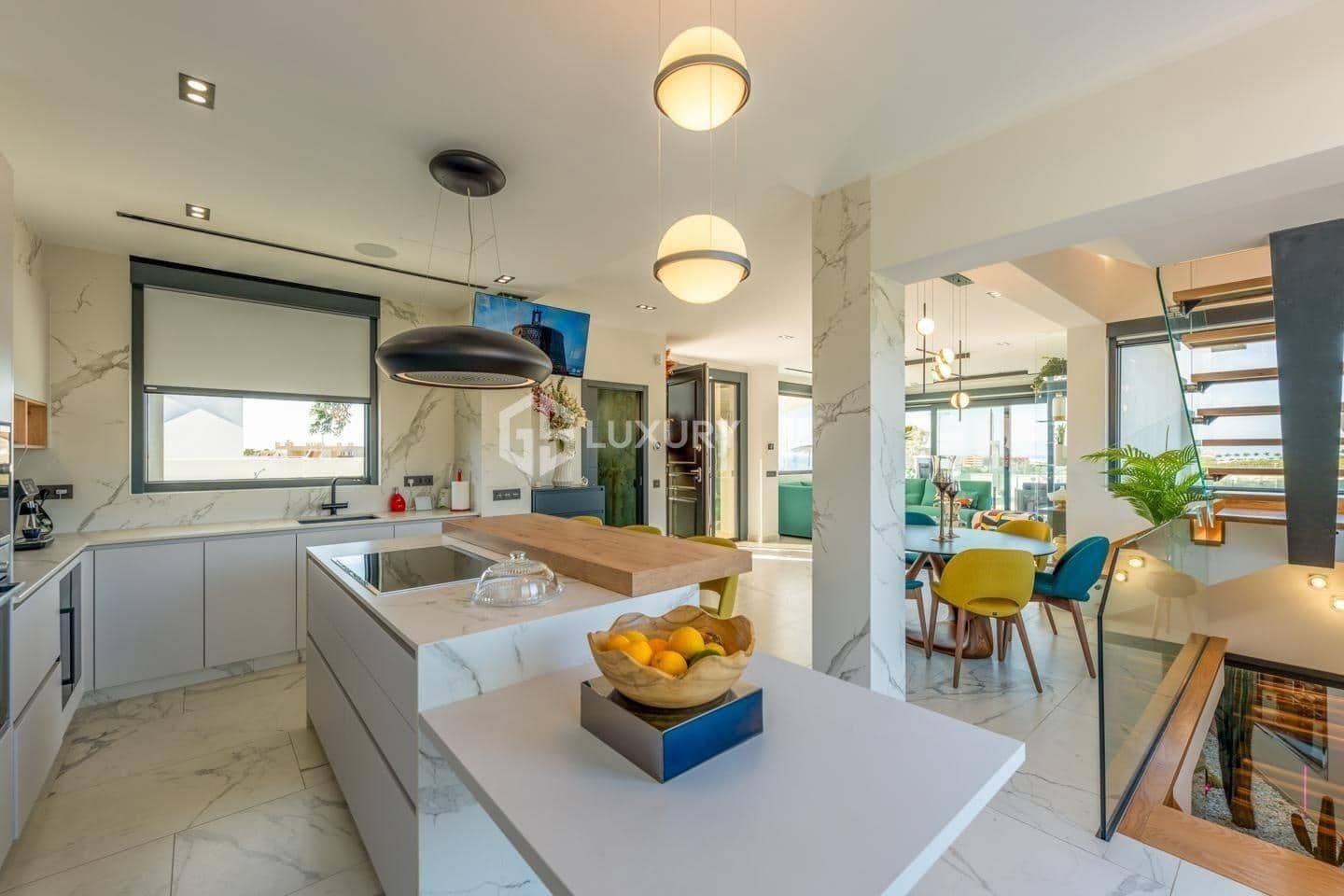 4 bedroom Villa for sale in Costa Adeje with pool garage - € 3,500,000 (Ref: 9264373)